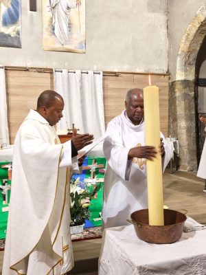 Eglise Saint Martin, bénédiction de l'eau baptismale