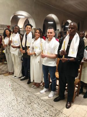 Eglise Saint Martin, les baptisés ont reçu la Lumière